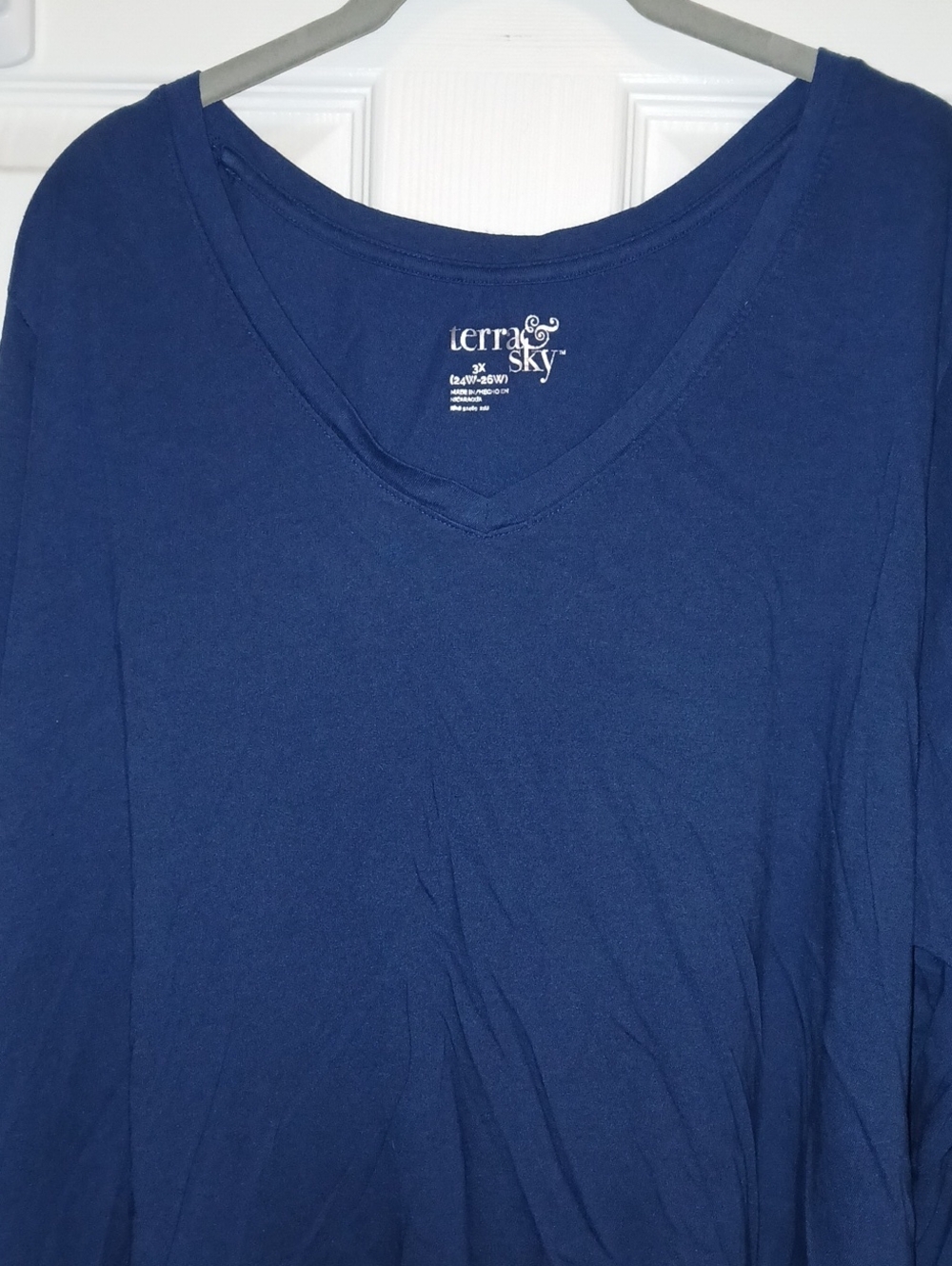 Terra & Sky Women's V-Neck Long Sleeve Tee - Navy